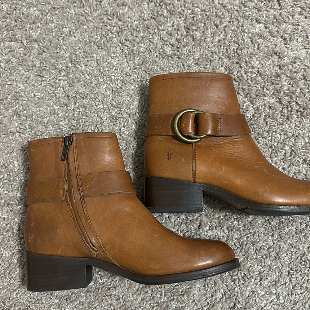 FRYE - Picture 8 of 10